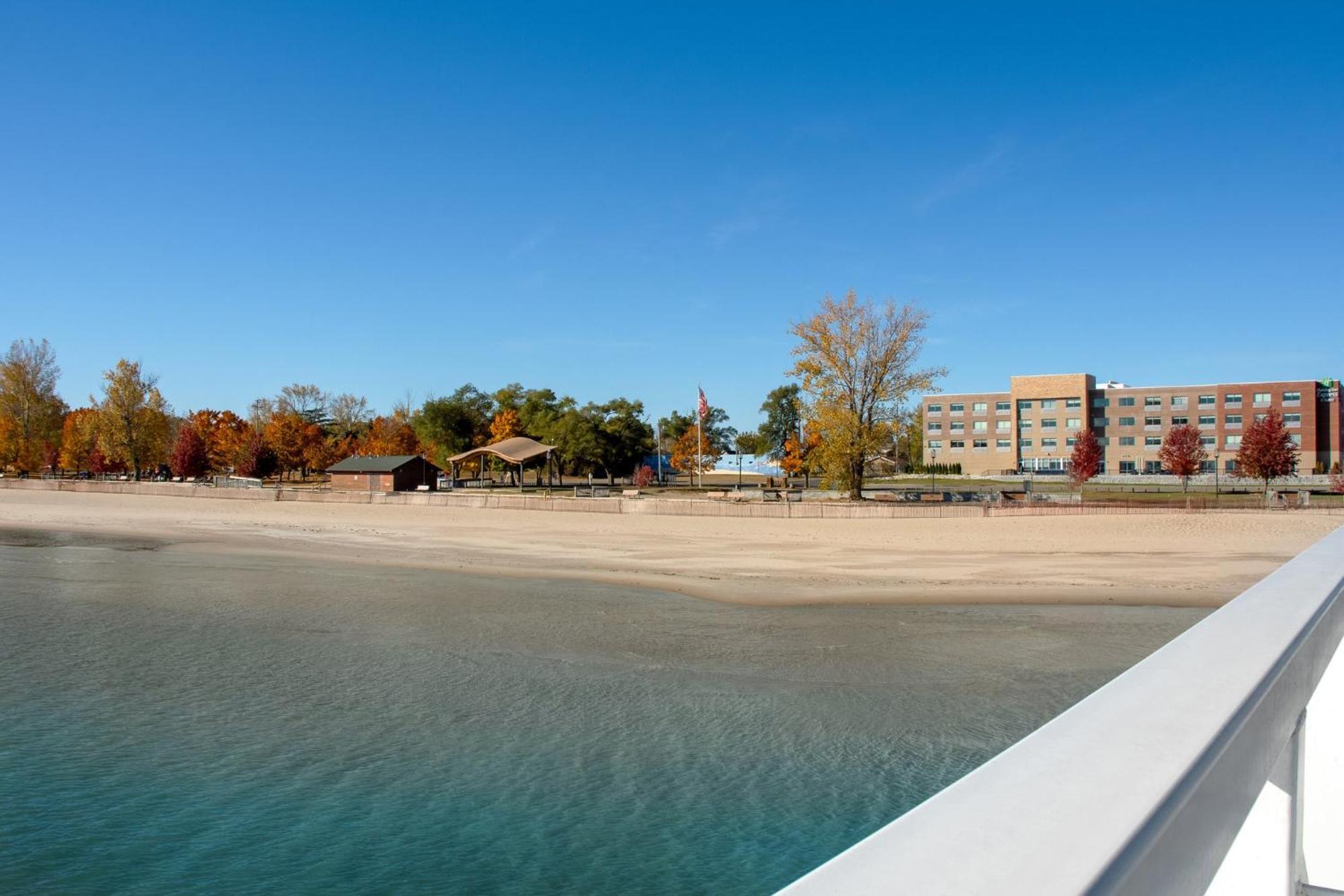 Holiday Inn Express & Suites Oscoda By Ihg Dış mekan fotoğraf